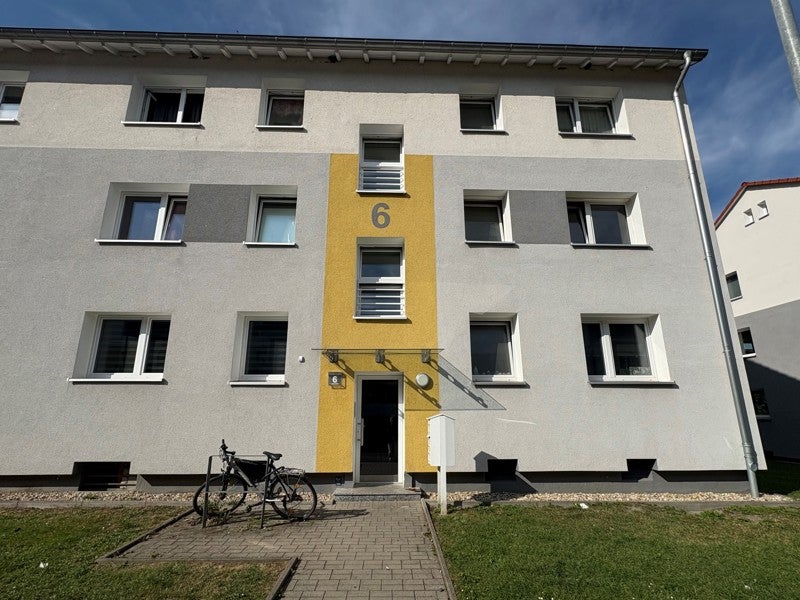 Ihr Wohlfühlort erwartet Sie: Entdecken Sie diese schöne 2,5-Zimmer-Wohnung im Erdgeschoss mit Balkon! - Foto 1