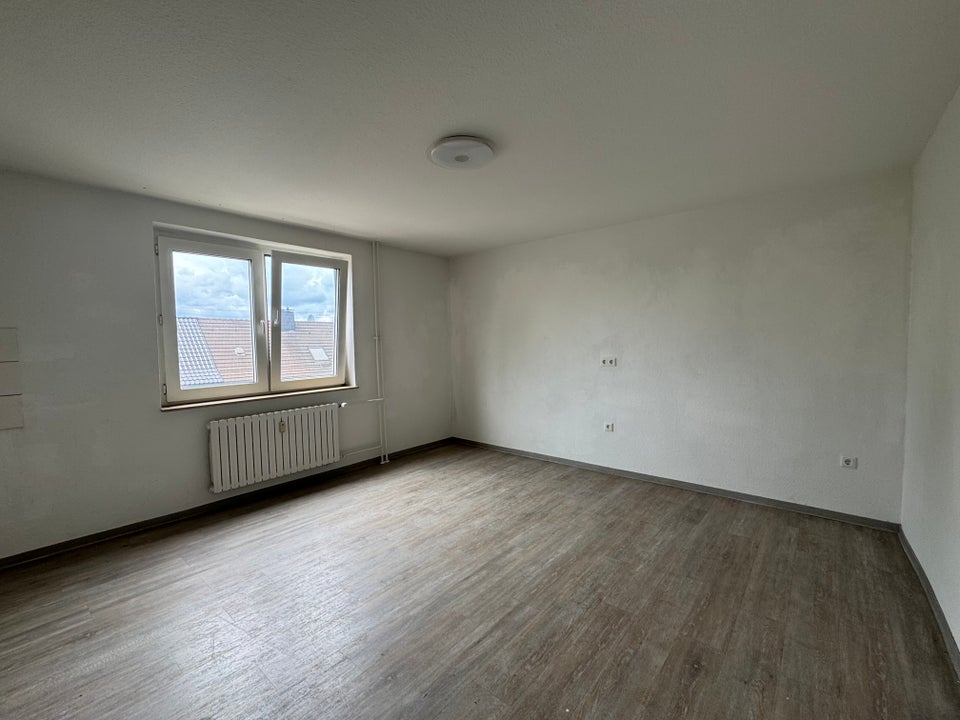 dringend Nachmieter gesucht: zentrale 1-Zi-Wohnung mit Einbauküche + Balkon - Photo 1