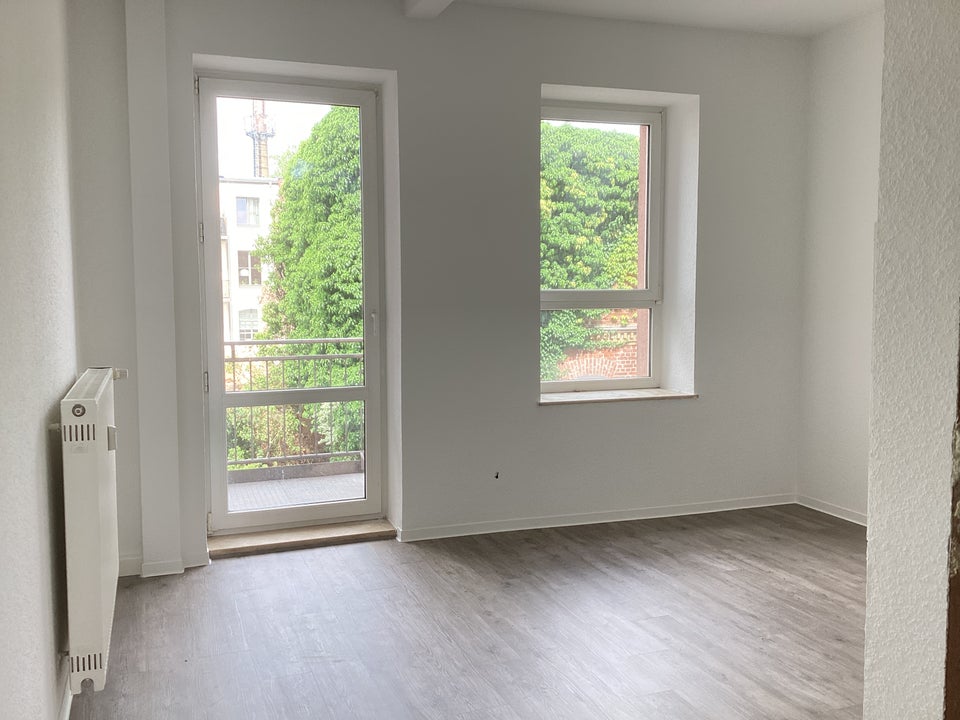Renovierte 3-Zimmer-Wohnung mit Balkon sucht nette Familie! - Foto 1