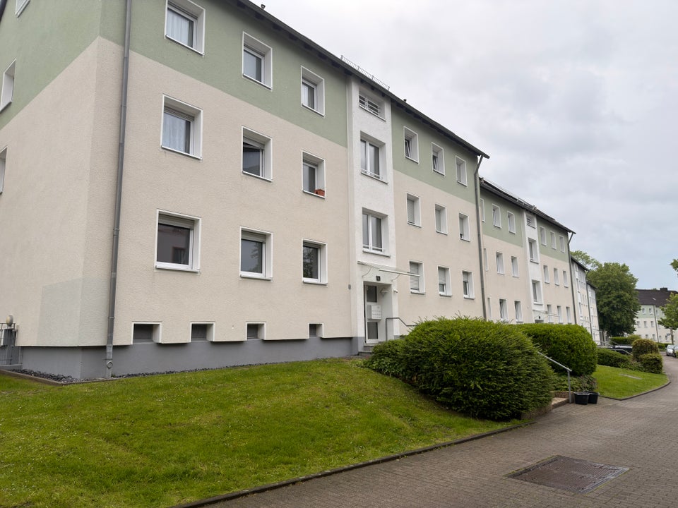 Mitten drin statt nur dabei: ansprechende 2,5-Zimmer-Wohnung - Photo 4
