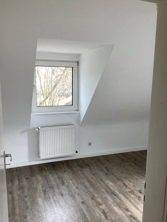 Schöne 2,5-Zimmer Dachgeschoss Wohnung! - Foto 4