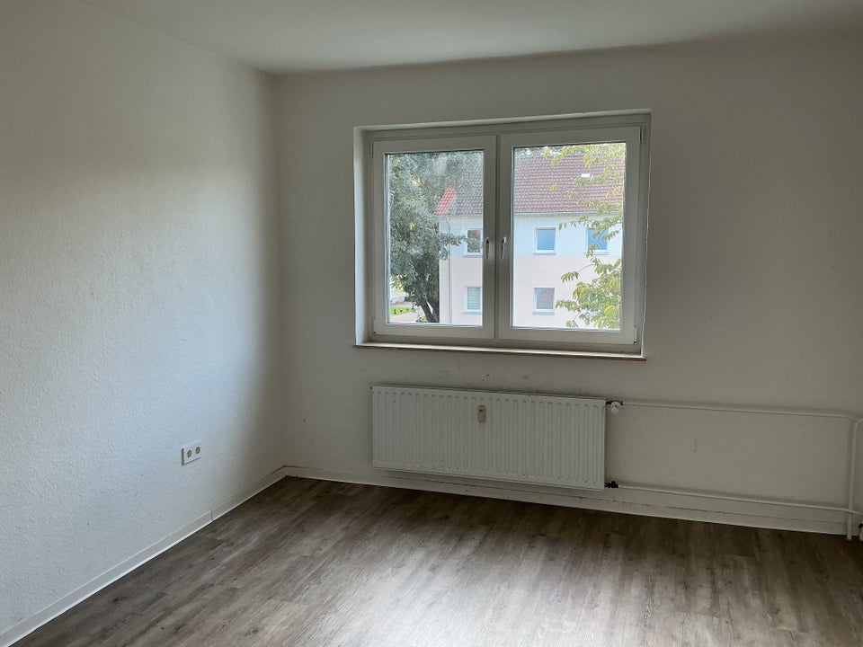 Schöne, renovierte 3,5-Zimmerwohnung im EG mit Tageslichtbad und Balkon - Foto 4