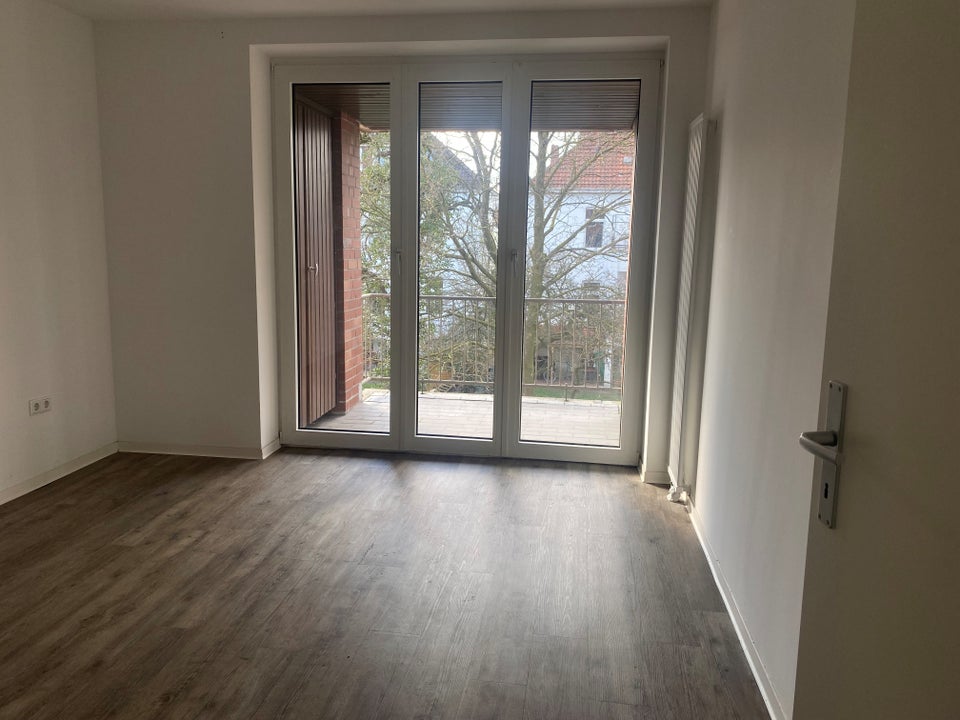Renovierte 2-Zimmer-Wohnung mit Einbauküche - Foto 4