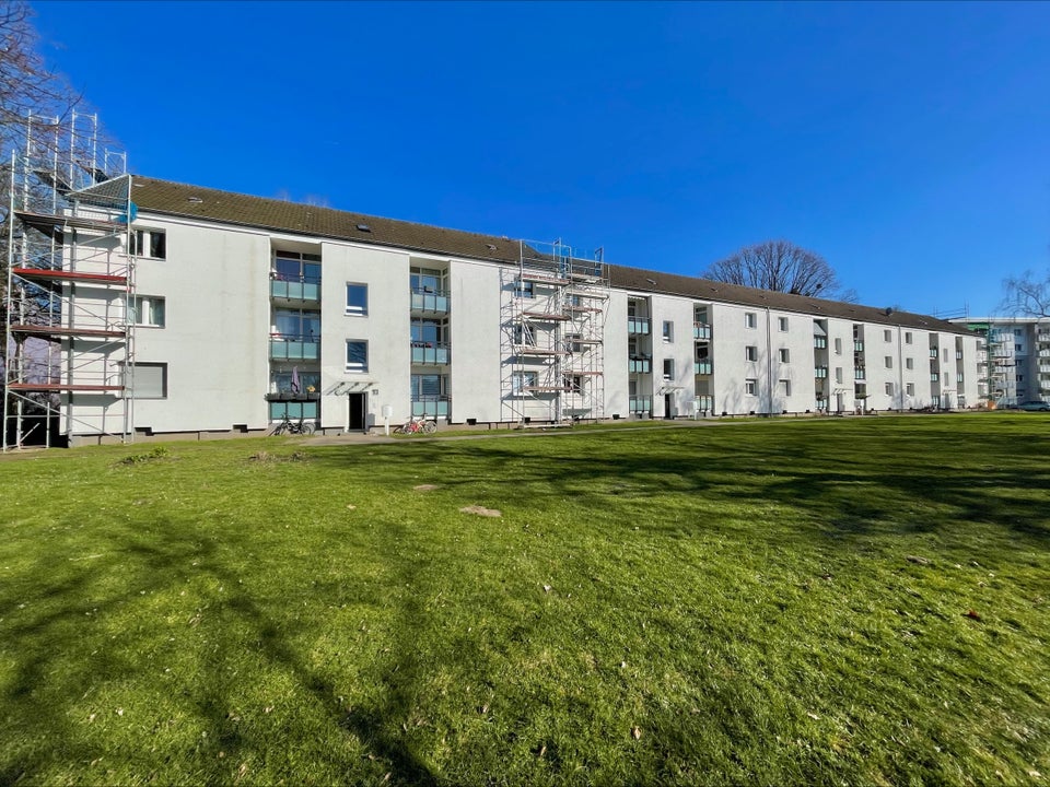 Großzügig geschnittene 3,5-Zi.-Wohnung mit Balkon! - Foto 2