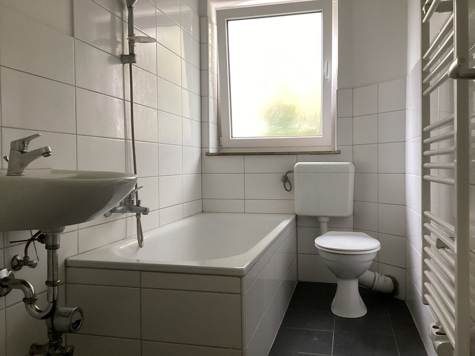 Ein tolles Wohngefühl: 3-Zimmer-Wohnung mit Balkon in Stadtnähe - Photo 3