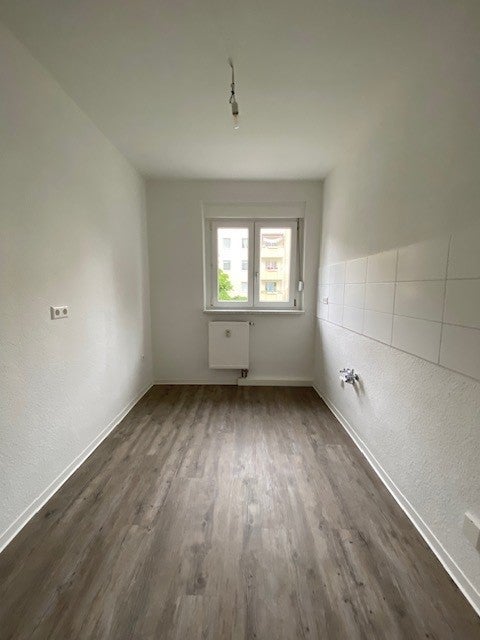Top sanierte Wohnung mit Dusche und Balkon für Rentner*innen. - Foto 1