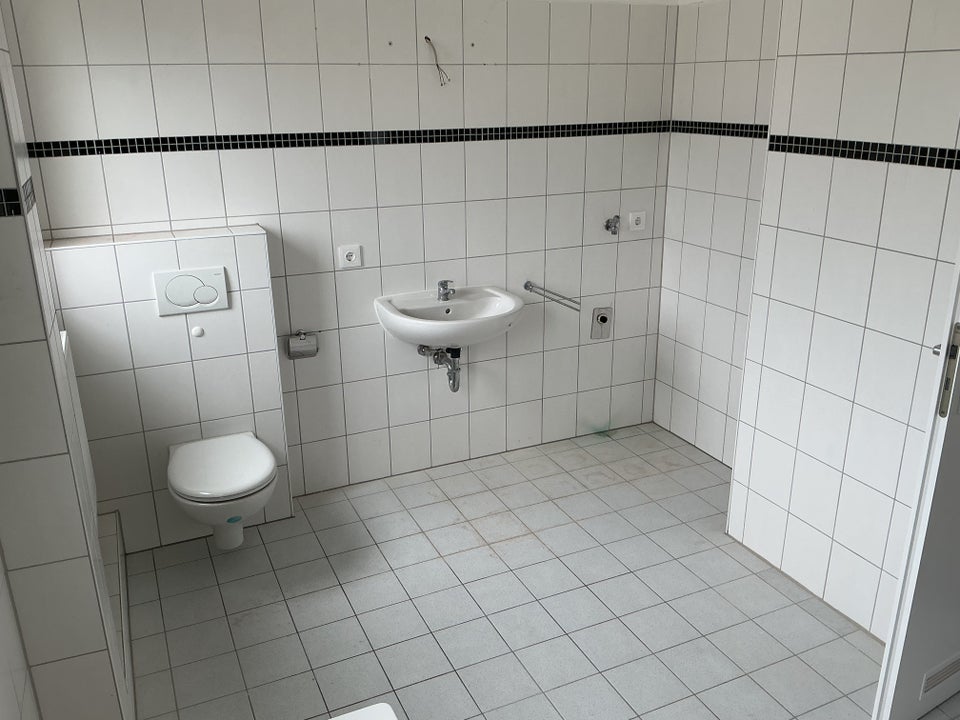 Schöne 2-Zimmer-Wohnung mit Tageslichtbad und Balkon in Hanau-Großauheim zu vermieten - Photo 3