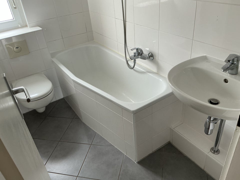 Farbenfrohe 2-Zimmer-Wohnung mit Tageslichtbad im Limes-Quartier zu vermieten - Foto 1