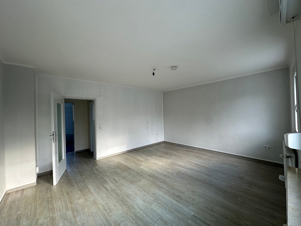 Preisgünstige, zentrale 3,5-Zimmer-Wohnung - Foto 1