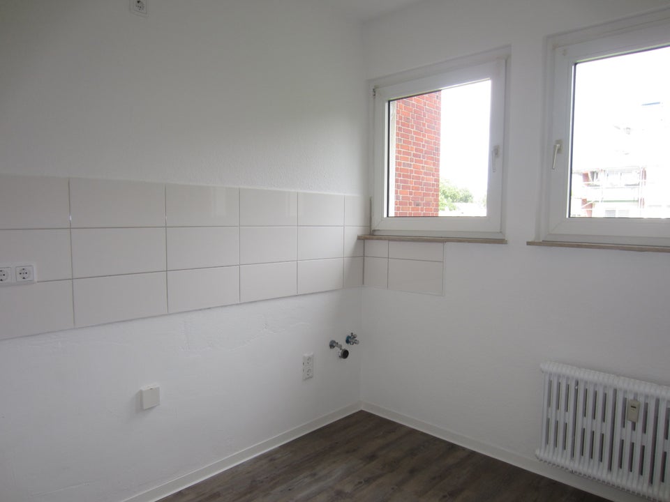 Gut aufgeteilte, komplett renovierte 2-Zimmer-Wohnung mit Balkon in gepflegter Lage! - Photo 1