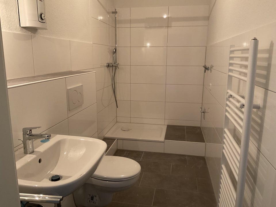 Preisgünstige 2-Zimmer-Wohnung - Foto 2