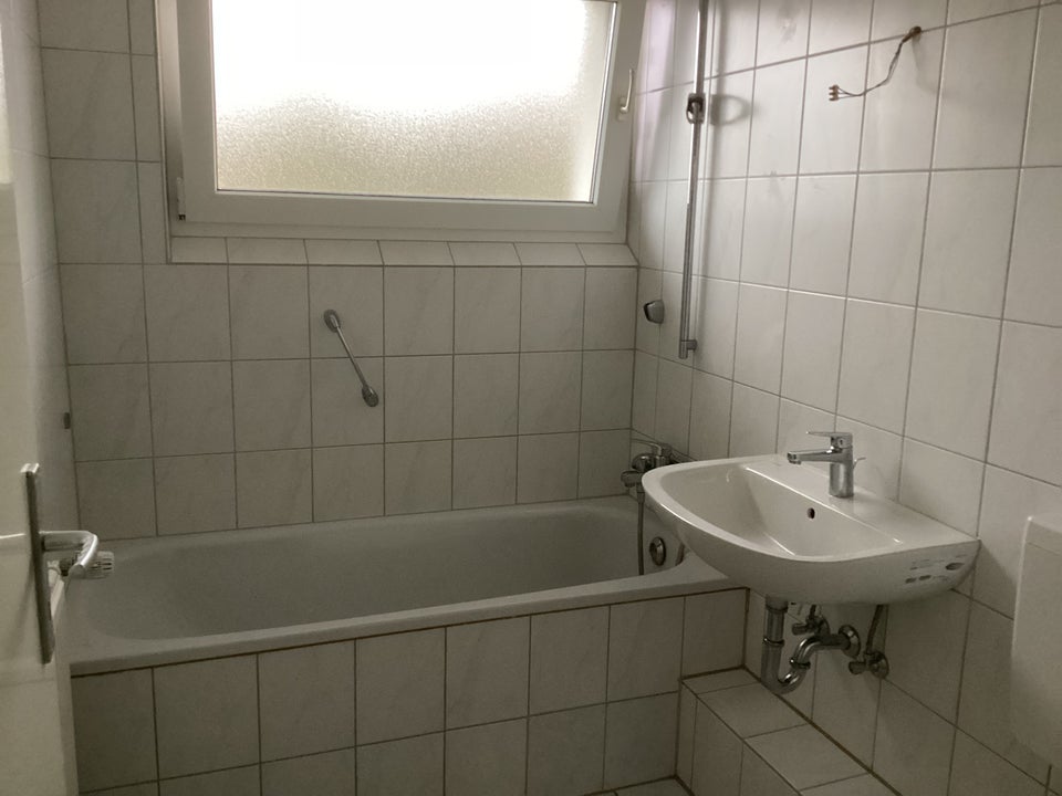 Neue Wohnung, neues Glück! Großzügige 4-Zi.-Wohnung - Photo 2