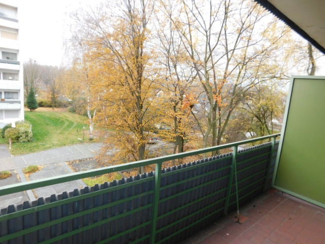 ***Großzügige 2-Zimmerwohnung mit modernisiertem Bad und 2 Balkone... ohne Wandtapeten*** - Foto 4