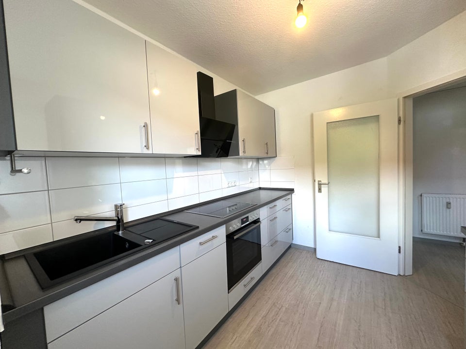 Auf zwei Ebenen: 4-Zimmer-Wohnung mit Einbauküche! - Foto 2