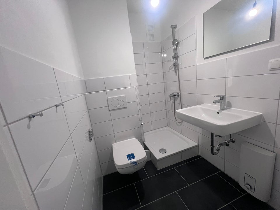 1- Zimmerwohnung mit Balkon - frisch modernisiert! - Foto 4
