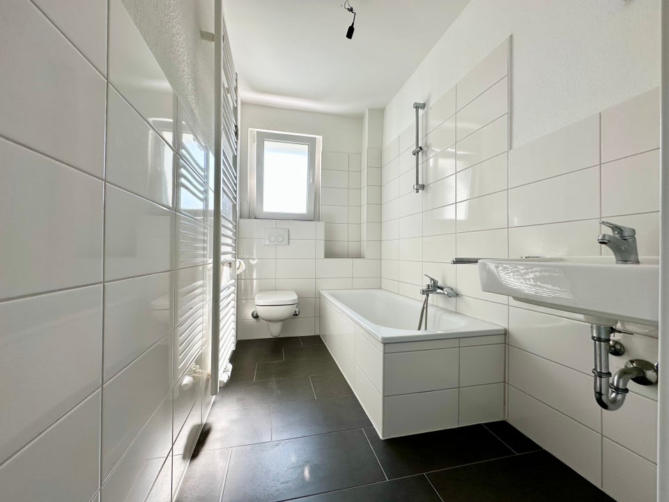 Praktische Singlewohnung mit Wannenbad und Fenster - Foto 4