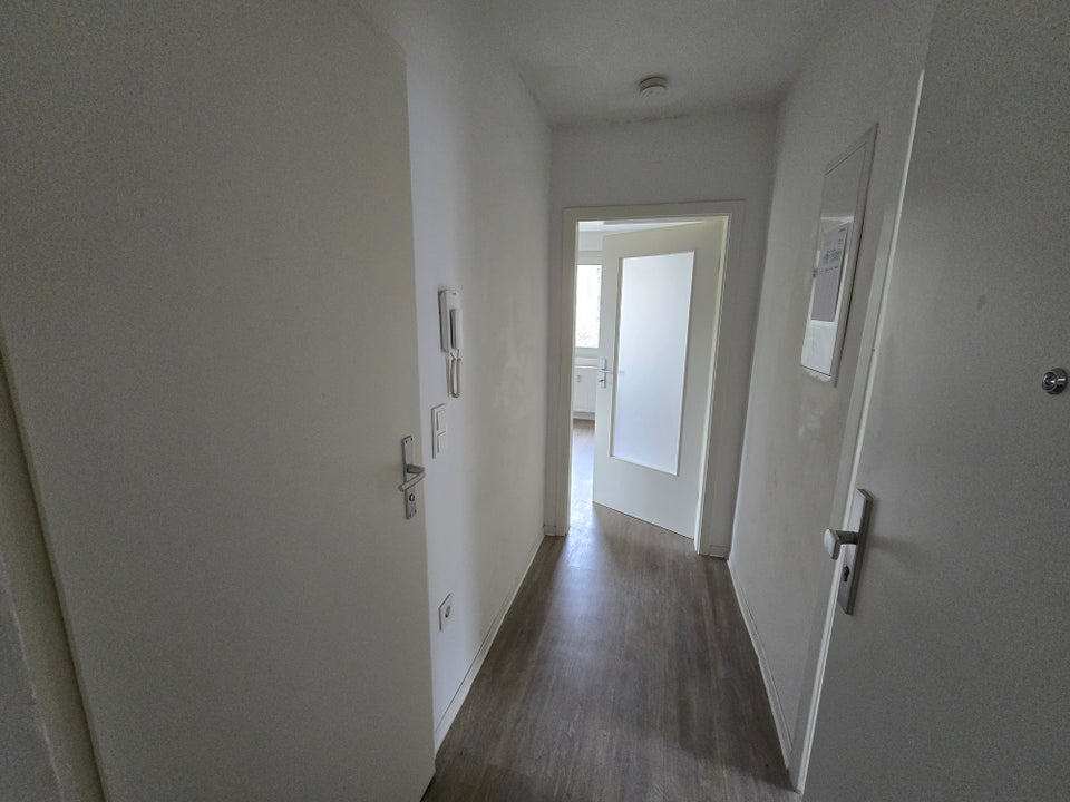 Sofortiger Einzug - Schicke Wohnung mit modernem Bad und zeitlosen Bodenbelägen in Hassels - Foto 4
