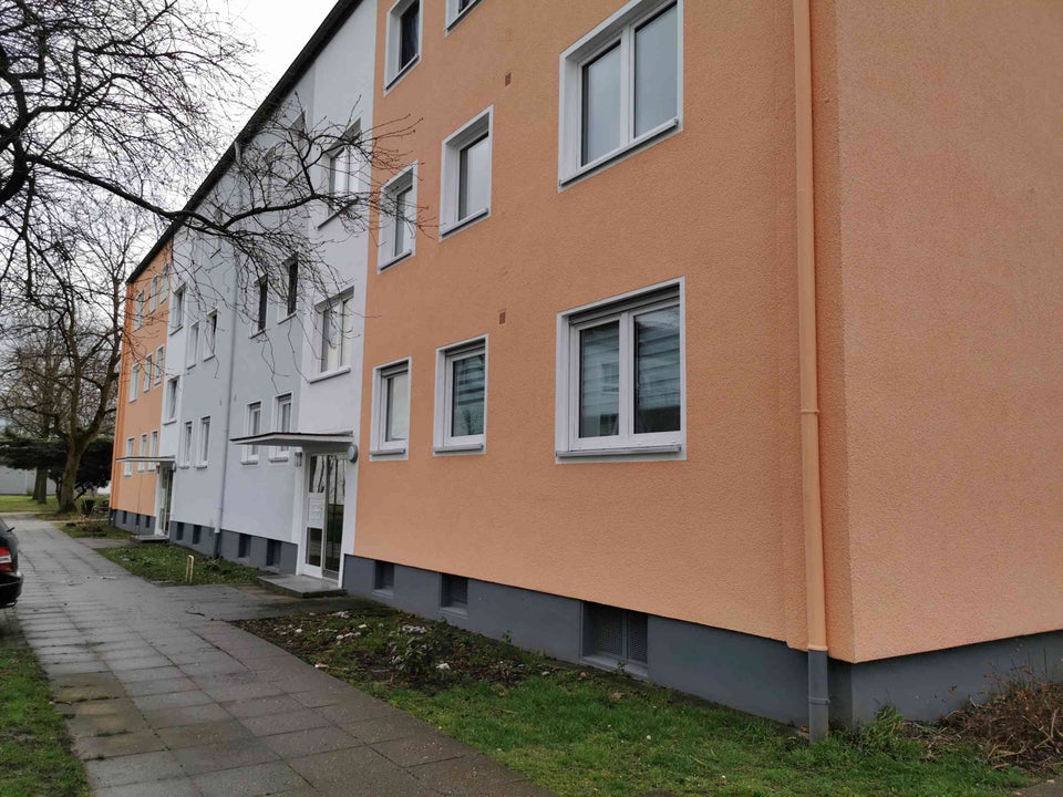 Wohnglück - frisch sanierte und renovierte 2-Zimmer-EG.-Wohnung mit Balkon - Photo 3