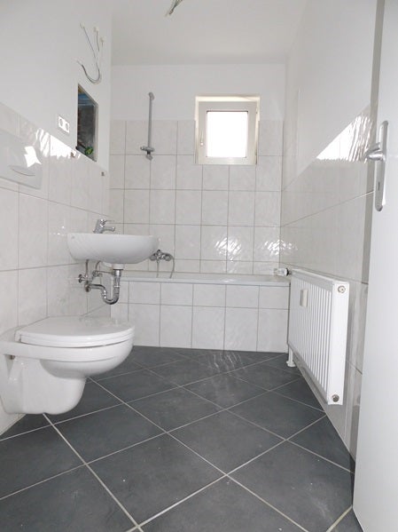 Gemütliche 3-Zi.-EG-Whg. mit neuem Boden und sonniger Loggia - Foto 2