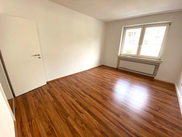 Ab sofort: Großzügige 2-Zimmer-Wohnung mit modernem Bad und Balkon - Photo 3
