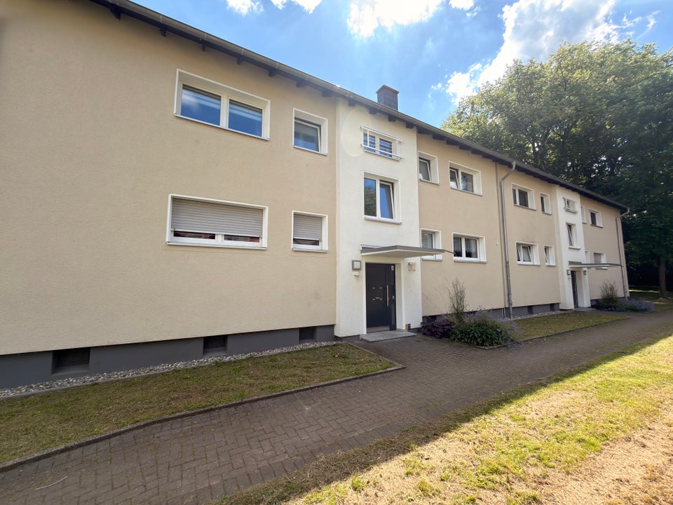 Preisgünstige, zentrale 3,5-Zimmer-Wohnung - Foto 1