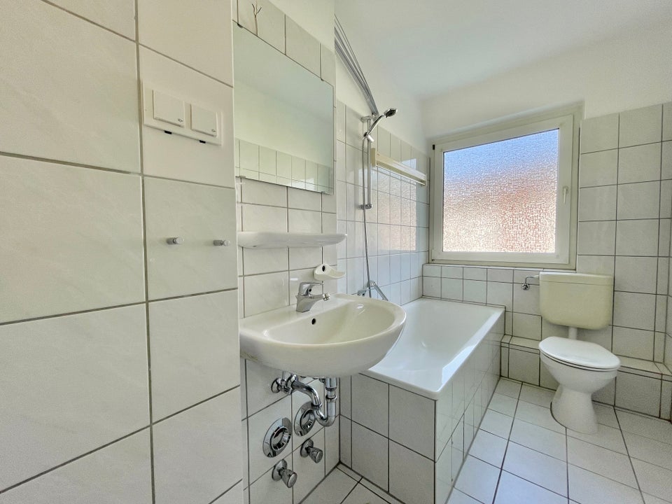 Gemütliche 2-Zi.-Wohnung mit Balkon! - Foto 3