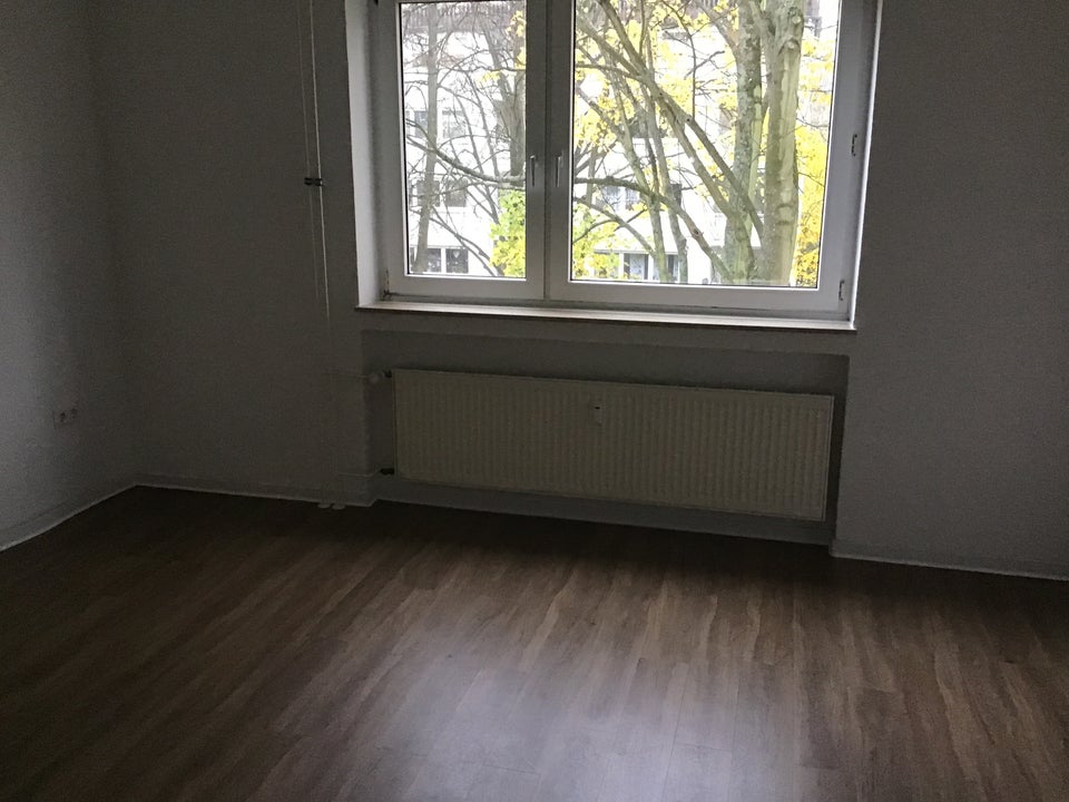 Zeitgemäße 3-Raum-Wohnung mit sonnigem Balkon in modernisiertem Gebäude! - Foto 5