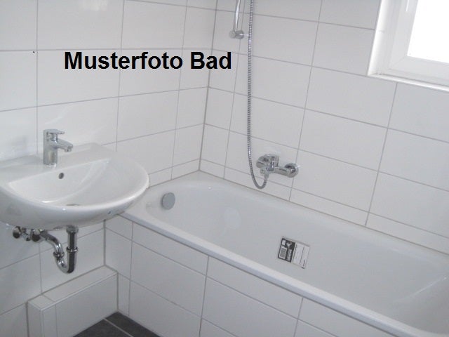 Genial Zentral – 2-Zimmer mit vollständiger Wärmedämmung im 2. Obergeschoss - Photo 2