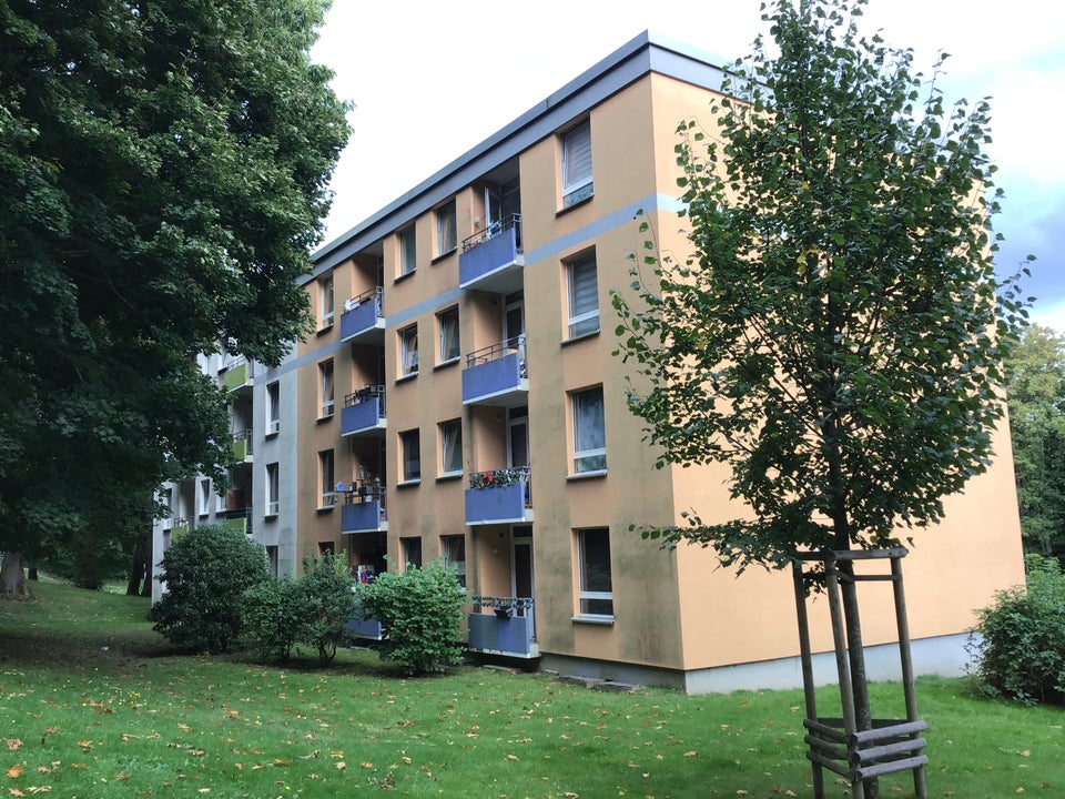 Schöner Wohnen in dieser charmanten 3-Raum-Wohnung mit 2 Balkonen. - Photo 1
