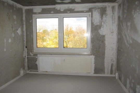 تصویر großzügige, renovierungsbedürftigte 3 Zimmerwohnung mit sehr großem WZ, EBK bzw. komplett saniertem Duschbad
