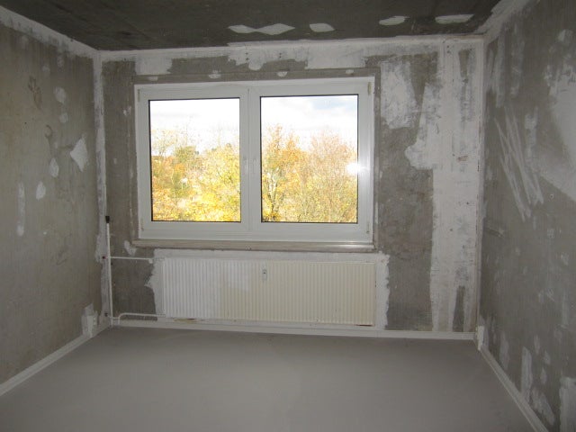 großzügige, renovierungsbedürftigte 3 Zimmerwohnung mit sehr großem WZ, EBK bzw. komplett saniertem Duschbad - Photo 4