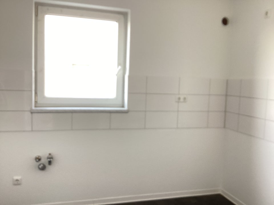 Attraktive Wohnung mit Balkon, Tageslichtbad und Stellplatzoption! - Photo 4