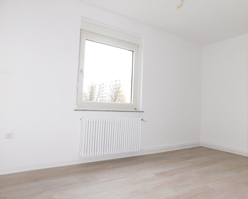Frisch sanierte 3-Zi.-Whg. mit neuem Bad, neuem Boden und sonnigem Balkon - Foto 2