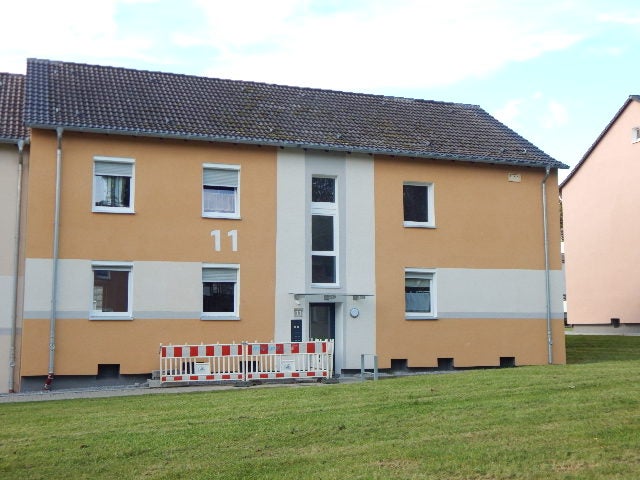 Ihr neues Zuhause: renovierte 3-Zimmer-Wohnung mit großem Balkon - Photo 2