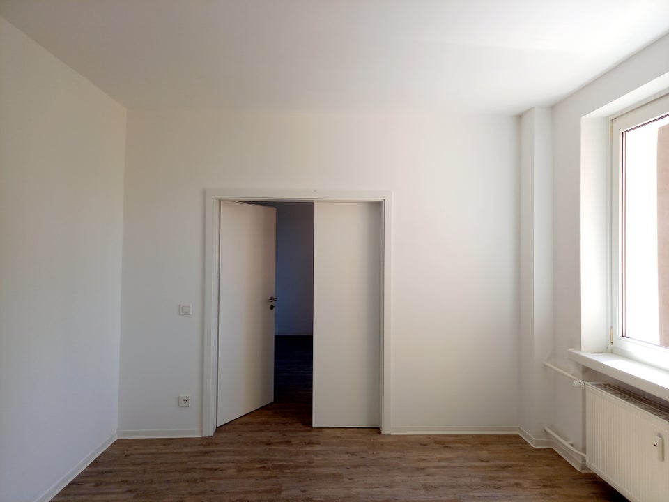 Familien aufgepasst! Günstige 4 Zimmerwohnung ab sofort beziehbar! - Foto 2