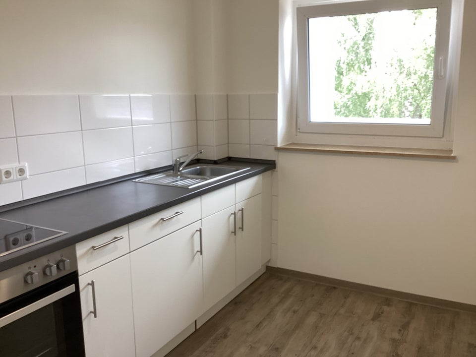 Renovierte 1 Zimmer Wohnung mit Balkon und Fahrstuhl, sofort anmietbar! - Foto 1