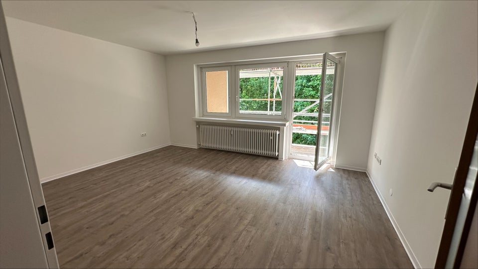 Rundum saniert: 3-Zimmer-Wohnung mit Balkon - Foto 2