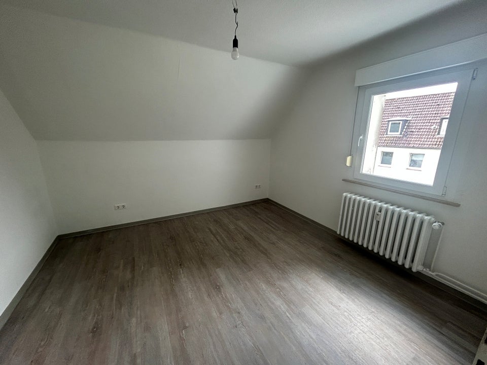 2-Zimmer-Wohnung, frisch gestrichen inkl Einbauküche - Foto 1