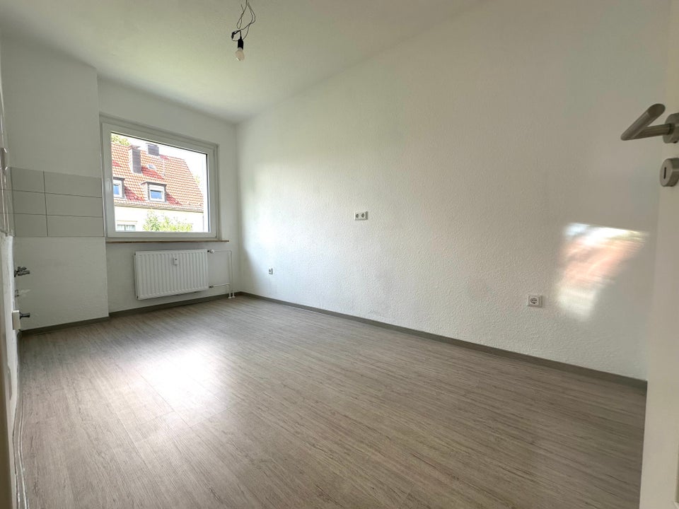 3-Zimmer-Wohnung mit Balkon in frisch modernisiertem Gebäude - Foto 5