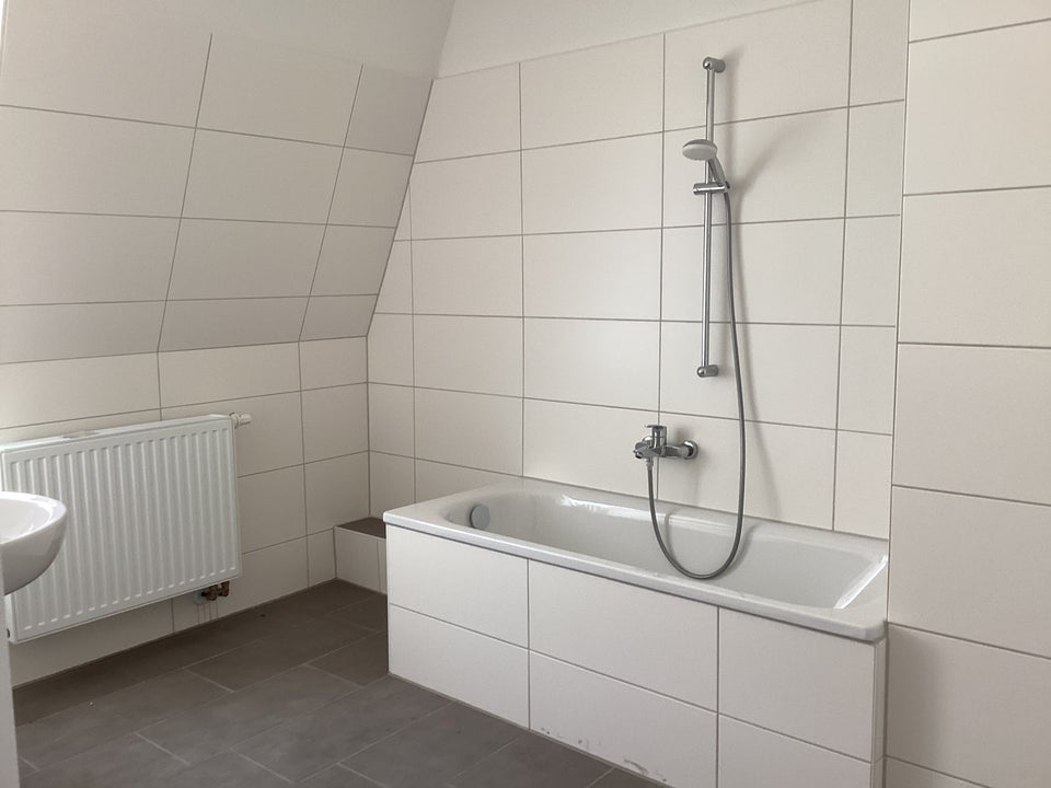 2 Zimmer, Tageslichtbad, große Küche! - Foto 3