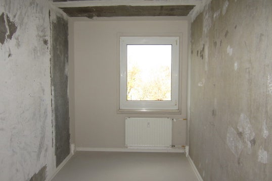 تصویر großzügige, renovierungsbedürftigte 3 Zimmerwohnung mit sehr großem WZ, EBK bzw. komplett saniertem Duschbad