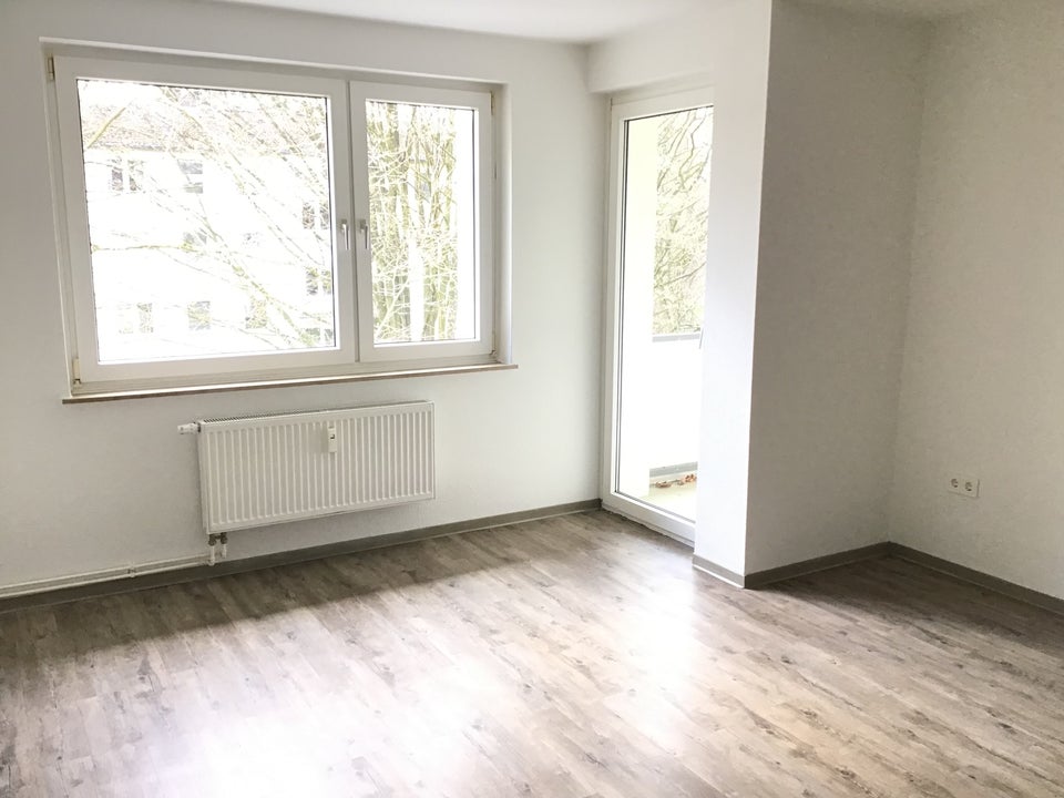 Sanierte 3 Raumwohnung mit Balkon im Grünen - Foto 1