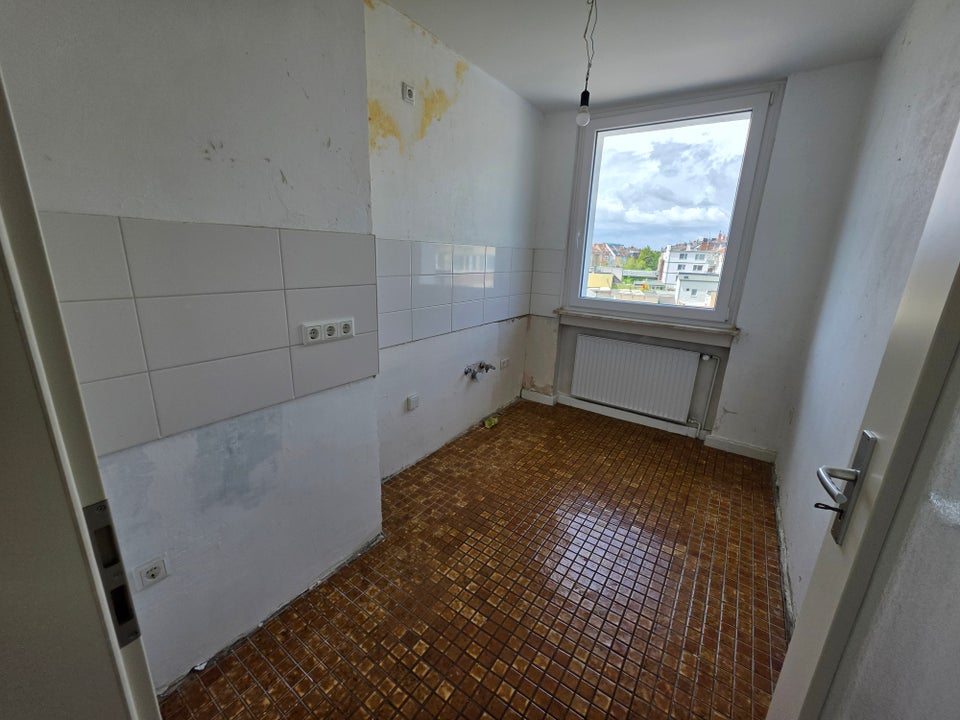 3-Zimmer-Wohnung mit neuem Bad+ Design-Vinyl-Böden in Oberbilk - Foto 2