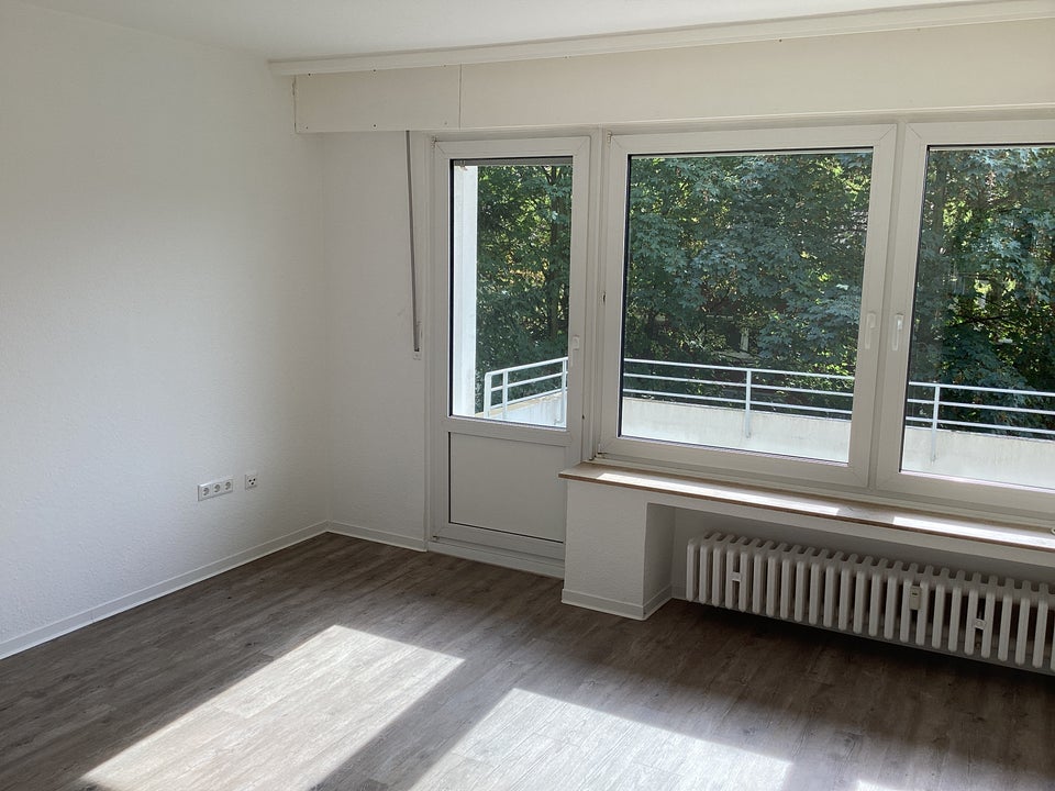 Bald verfügbar! Großzügige 4-Zimmer-Wohnung mit Balkon - Foto 2