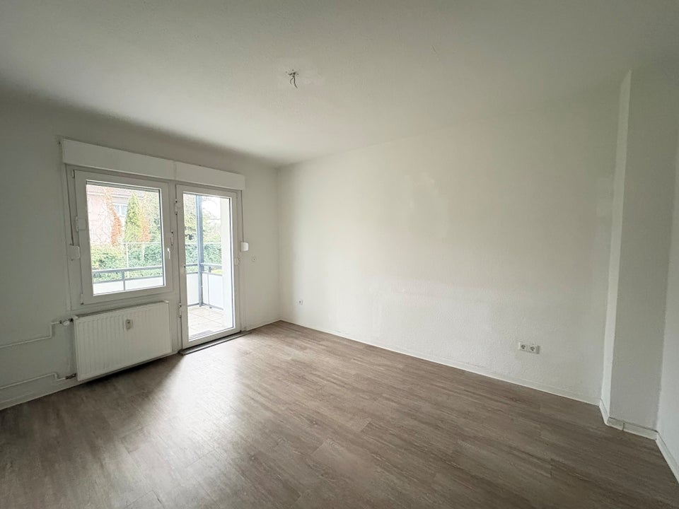 Wohlfühlwohnen in zentraler Lage – Freundliche 2-Zimmer-Wohnung mit Balkon - Foto 1