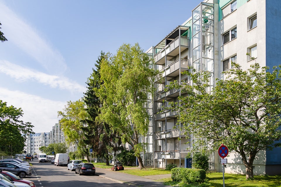 Wir sanieren für Sie: 2-Zimmerwohnung mit Balkon und Aufzug! - Foto 2