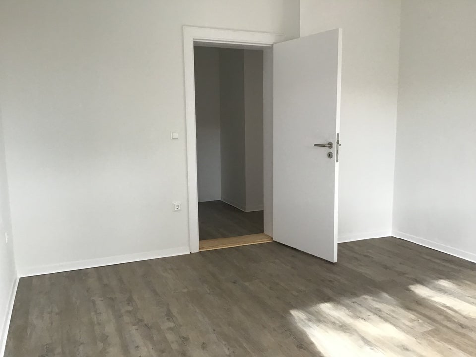 Nette Nachbarn gesucht: Individuelle Wohnung in Stadtnähe - Photo 2