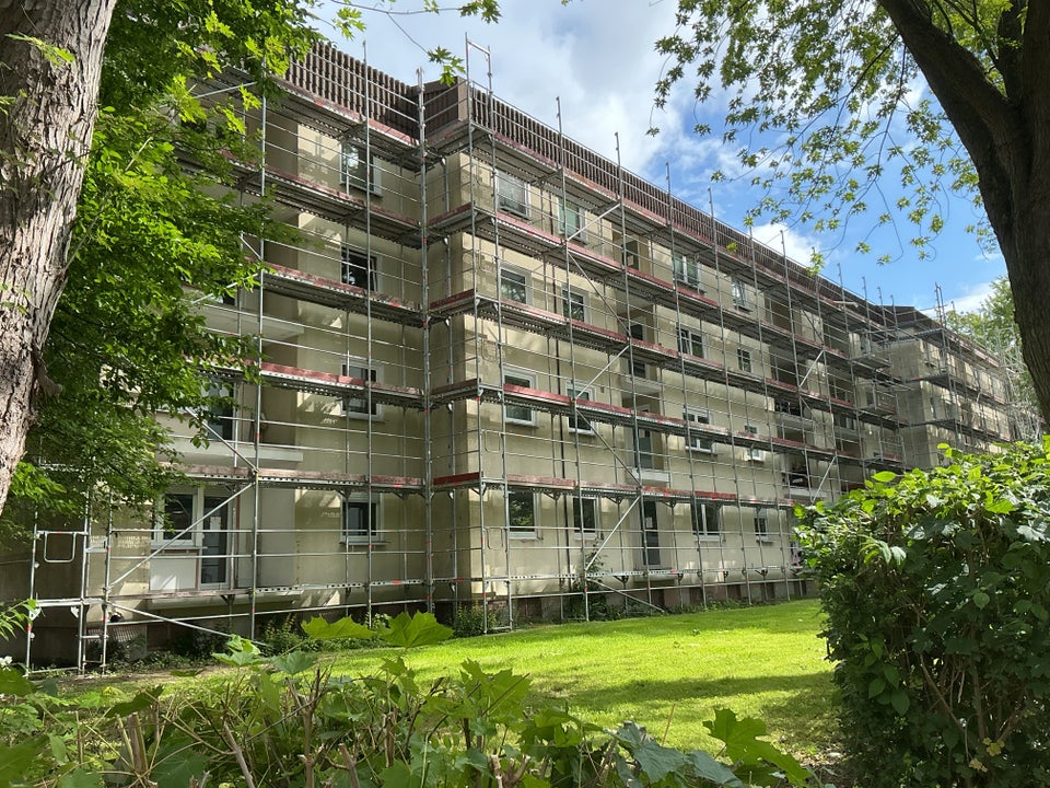 Zeitgemäße 3-Raum-Wohnung mit sonnigem Balkon in modernisiertem Gebäude! - Foto 3