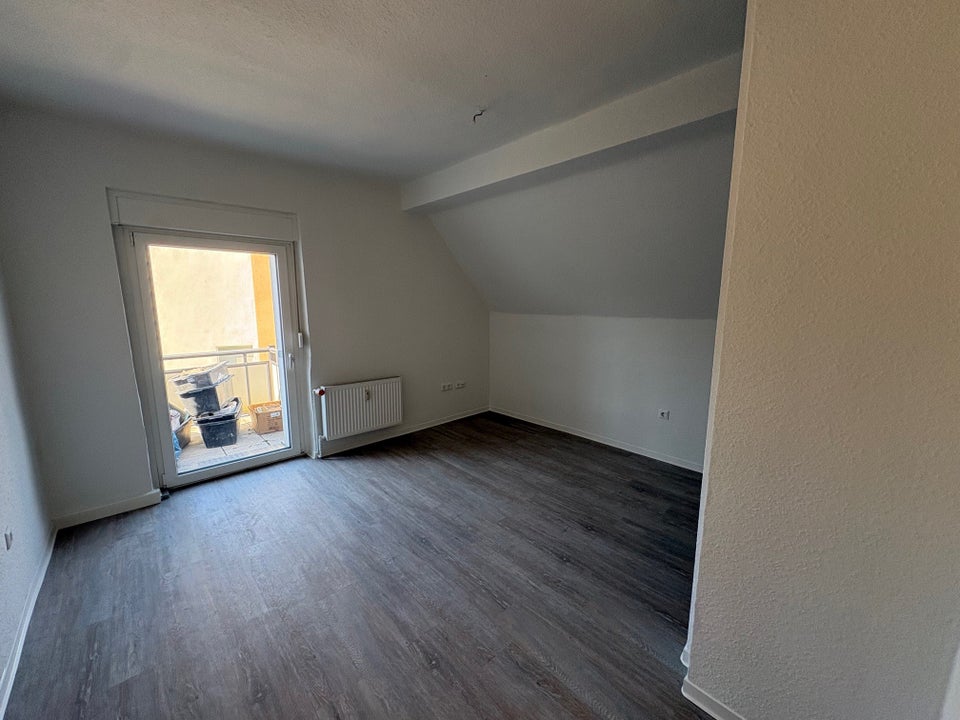 Wohnen mit Weitblick – 2-Zimmer-Dachgeschosswohnung in Essen-Karnap - Foto 5