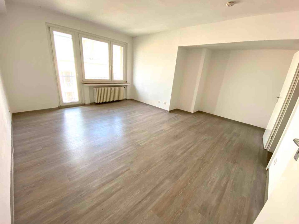 Gemütliche 1-Zimmer-Wohnung mit Aufzug, weißem Bad und kleinem Austritt direkt zwischen Altstadt und Kö! - Photo 1